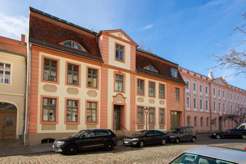 ETAGE in Potsdam - Eine Wohnoase mitten in der Stadt: Moderner Komfort trifft antike Eleganz